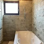 Relax-wohnung Mit Sauna Und Badewanne *